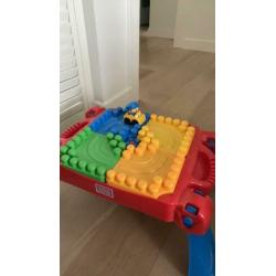 Mega bloks bouwtafel en blokken, in goede staat!