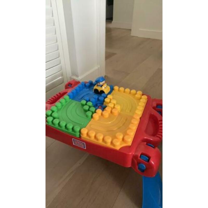 Mega bloks bouwtafel en blokken, in goede staat!