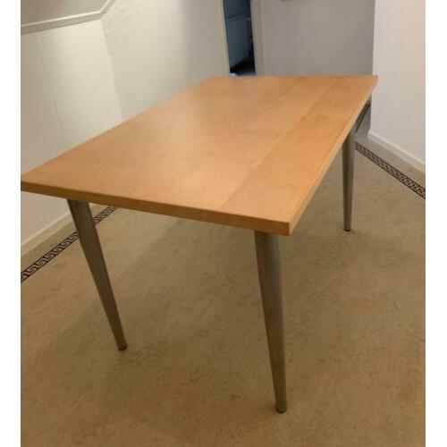Berken fineer tafel (120x80) met chroomkleurige poten