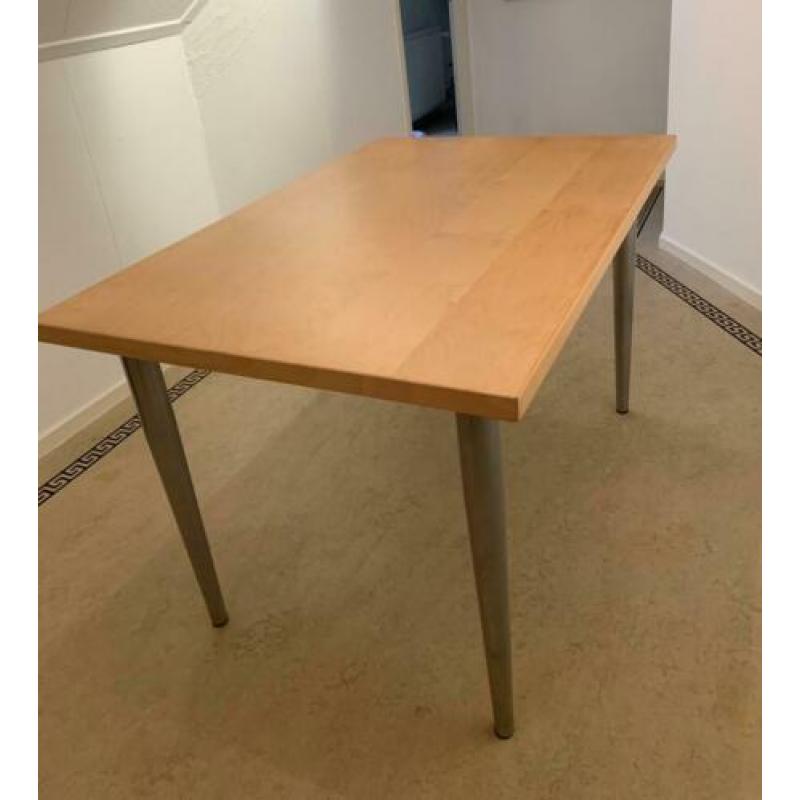 Berken fineer tafel (120x80) met chroomkleurige poten