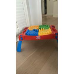 Mega bloks bouwtafel en blokken, in goede staat!