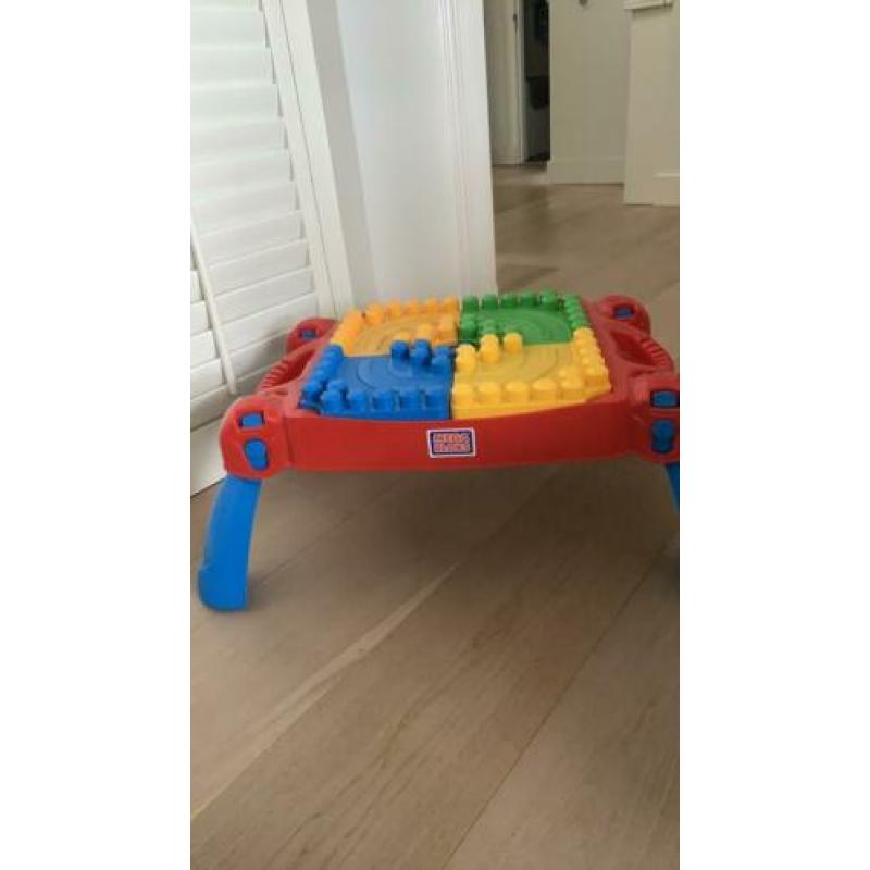 Mega bloks bouwtafel en blokken, in goede staat!