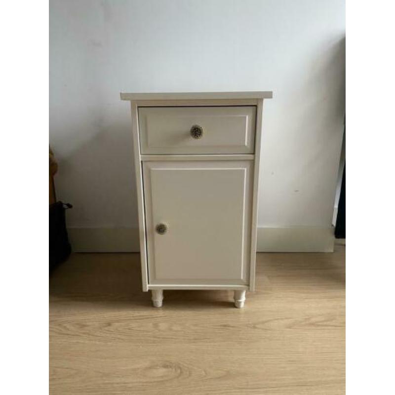 Gebroken wit IKEA nachtkastje