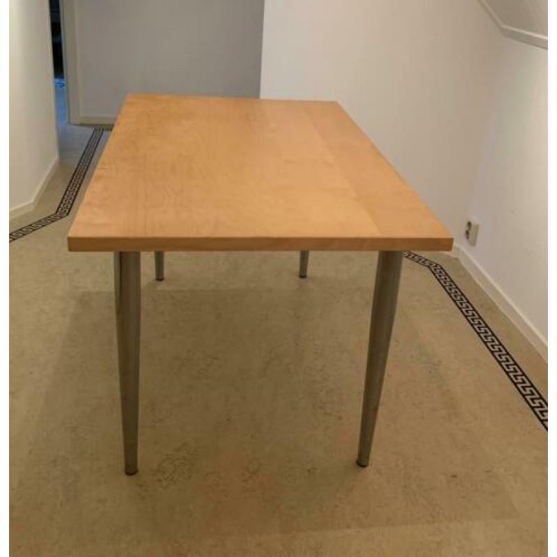 Berken fineer tafel (120x80) met chroomkleurige poten
