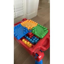 Mega bloks bouwtafel en blokken, in goede staat!