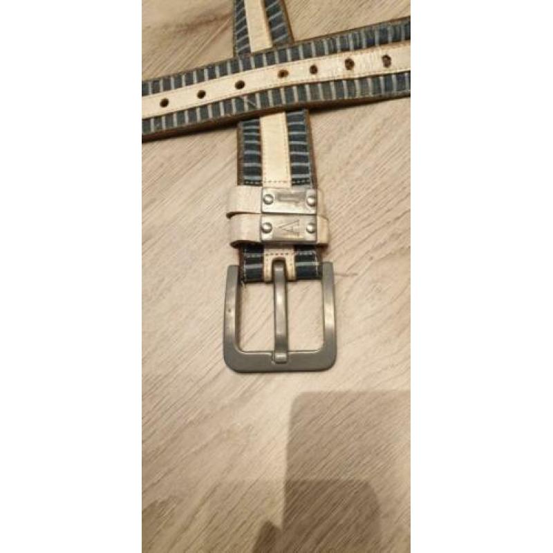 Armani riem