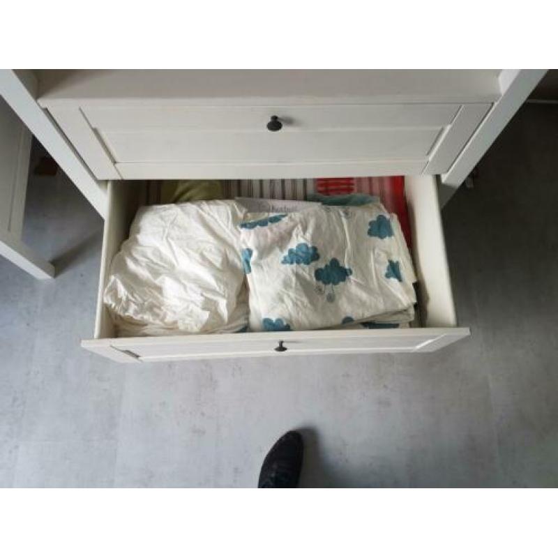 Kledingkast commode en ledikant/meegroeibed
