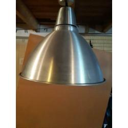 Industrieële alluminium hanglamp.