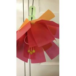 Bloem hanglamp voor kinderkamer; vrolijk; blad aan snoer