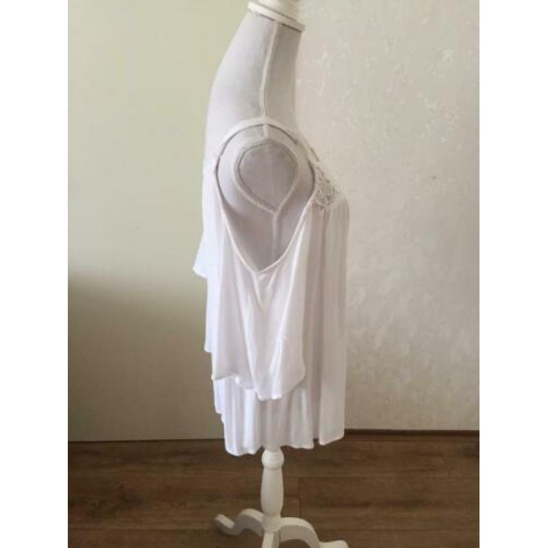 445. Yessica Tuniek Wit off-shoulder ZGAN maat 48