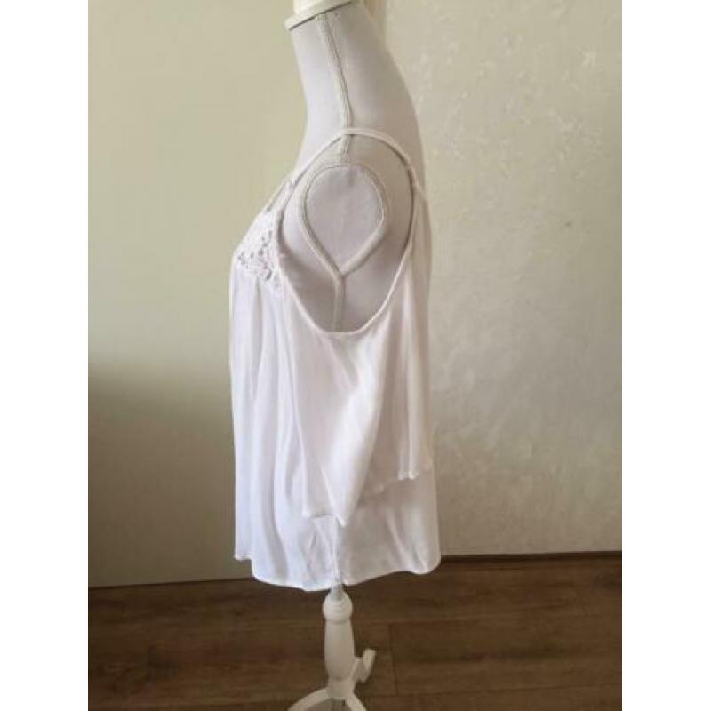 445. Yessica Tuniek Wit off-shoulder ZGAN maat 48