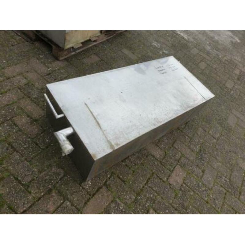 RVS brandstoftanken
