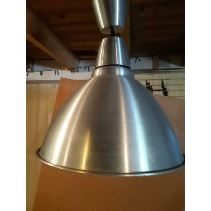 Industrieële alluminium hanglamp.