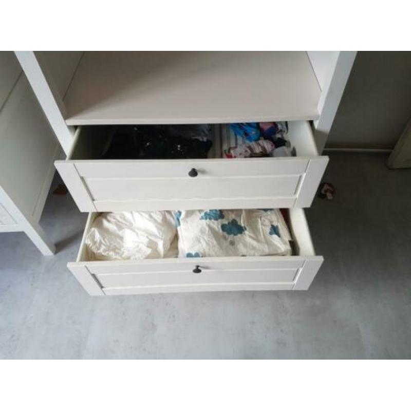 Kledingkast commode en ledikant/meegroeibed