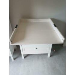 Kledingkast commode en ledikant/meegroeibed