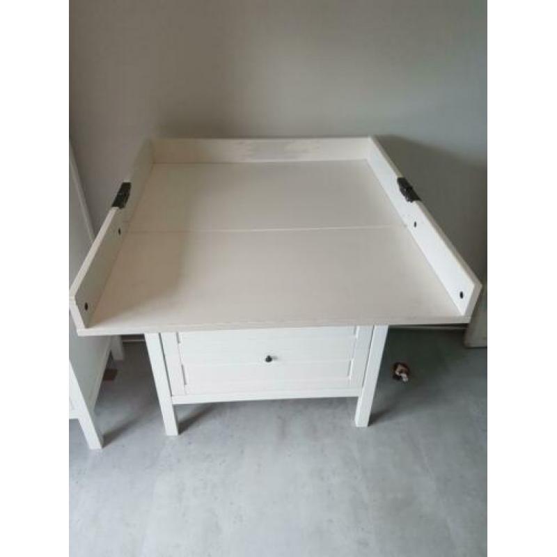 Kledingkast commode en ledikant/meegroeibed