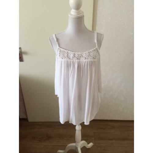 445. Yessica Tuniek Wit off-shoulder ZGAN maat 48