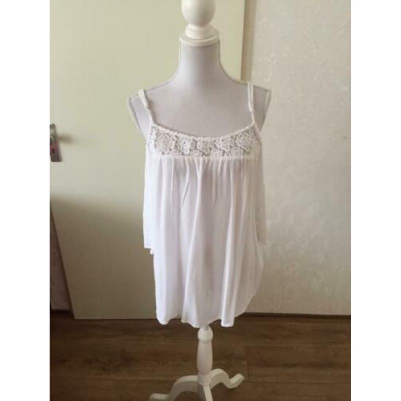 445. Yessica Tuniek Wit off-shoulder ZGAN maat 48