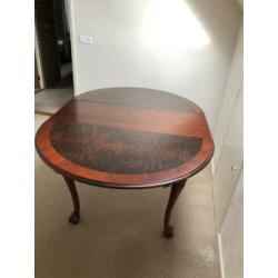 tafel met 4 stoelen
