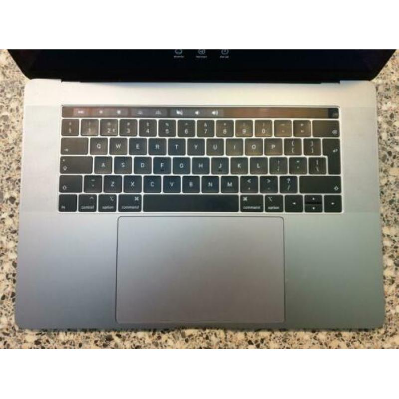 MacBook Pro 15 , touchbar , Retina , Core i7 six Core