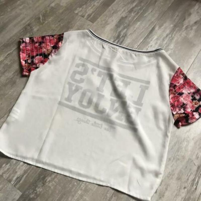 Croptop shirt bloemen Let’s Enjoy | Bershka | Maat S (36)