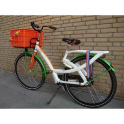<Leuke postcode loterij dames fiets met voordrager en krat>