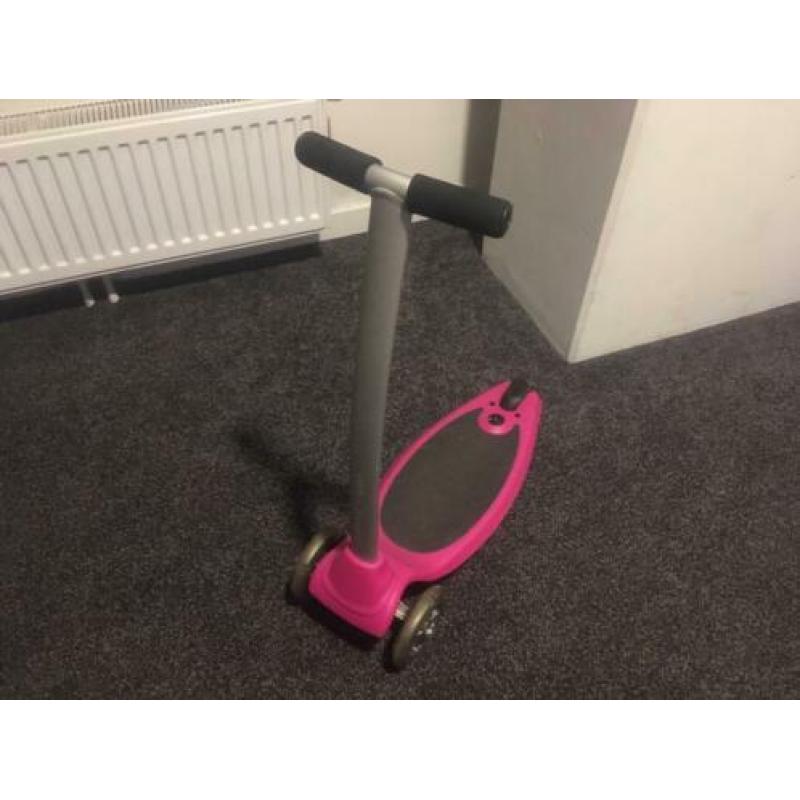 Roze Kinderstep (3 tot 6 jr) met wiel - verlichting !!