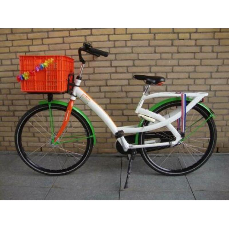 <Leuke postcode loterij dames fiets met voordrager en krat>
