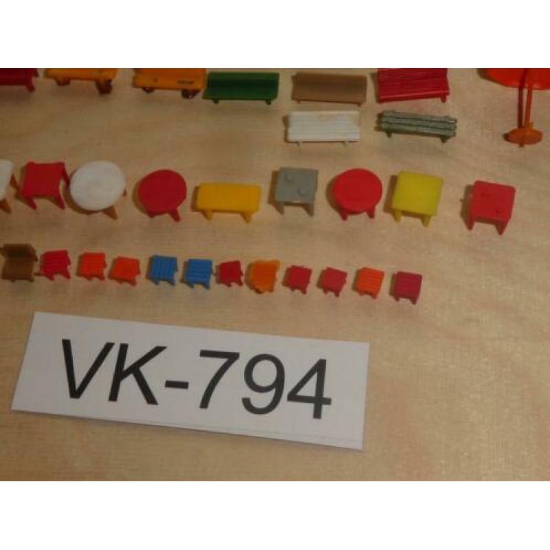 VK-794 H0 Scenery Kavel bankjes,Tafels en stoeltjes