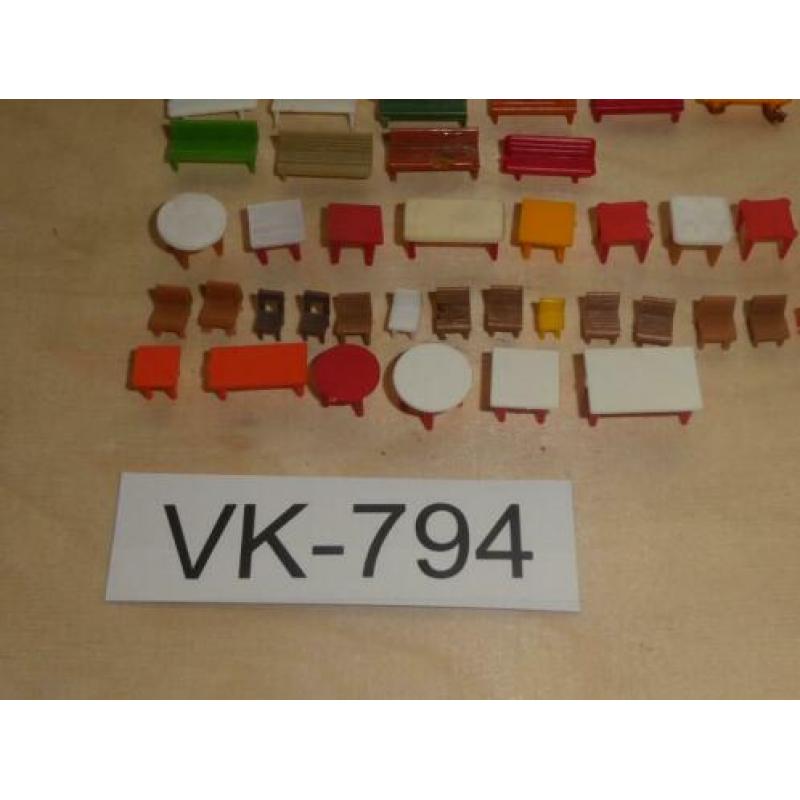 VK-794 H0 Scenery Kavel bankjes,Tafels en stoeltjes