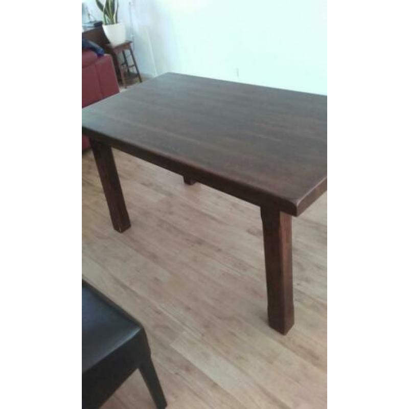 Eetkamer tafel plus 4 stoelen