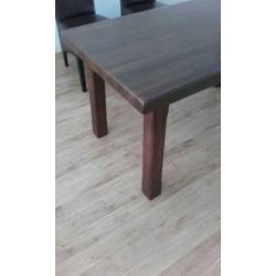 Eetkamer tafel plus 4 stoelen