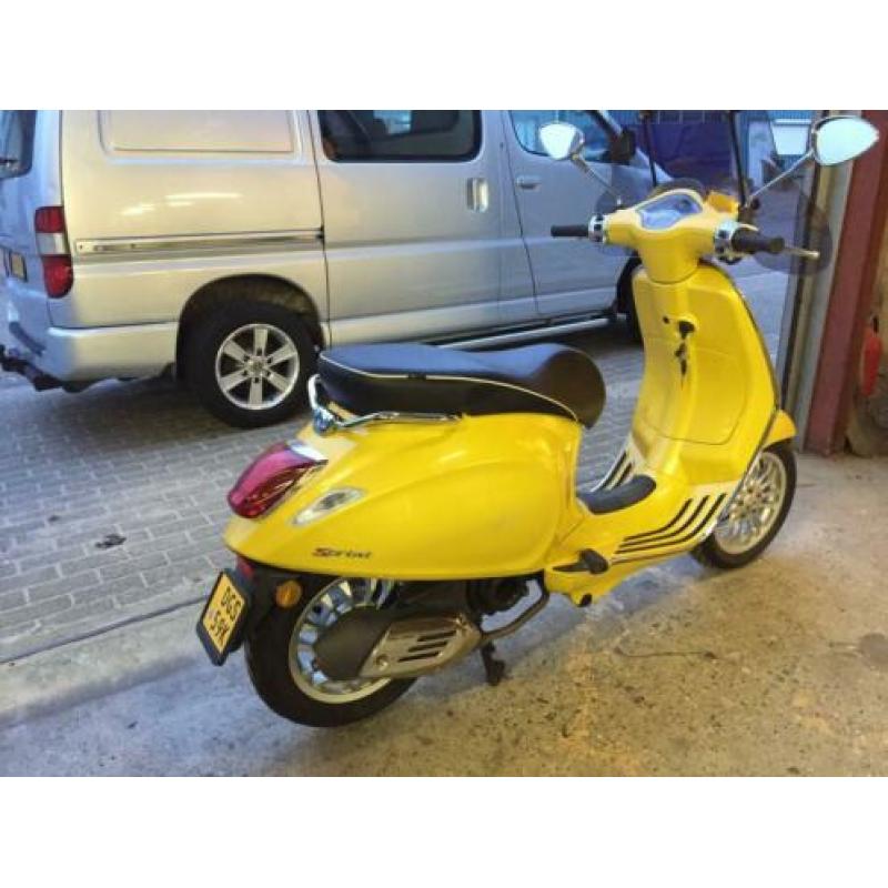 Vespa Sprint 50, 4 Takt, Bj 2016, Rijdt Perfect,10975 km....