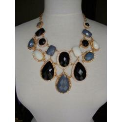 Grijsblauw zwart wit goud statement ketting