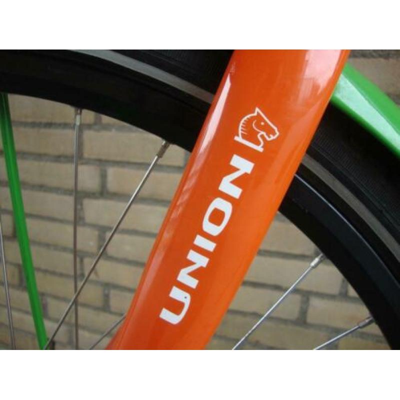 <Leuke postcode loterij dames fiets met voordrager en krat>