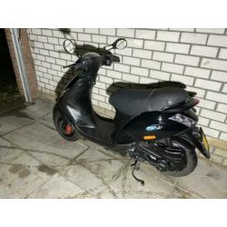Piaggio zip 2000 4t bromscooter 2e eigenaar