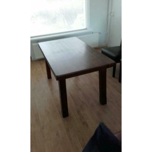 Eetkamer tafel plus 4 stoelen