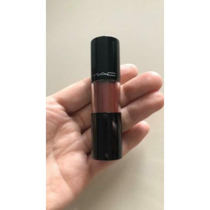 MAC lipstick rood 106, MAC Lipgloss ??Douglas merk make-up