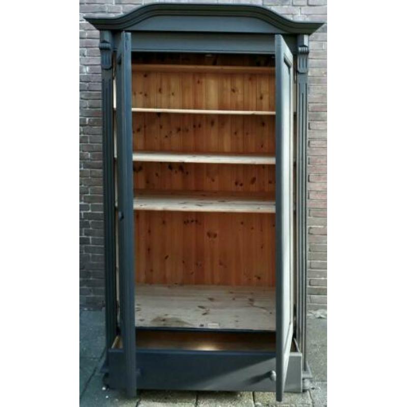 Grenen kast, Brocante, Antraciet