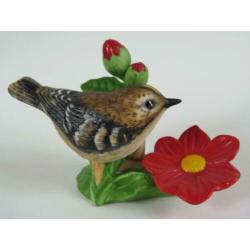Vogel beeldje van porselein Goldcrest (Goudhaantje)