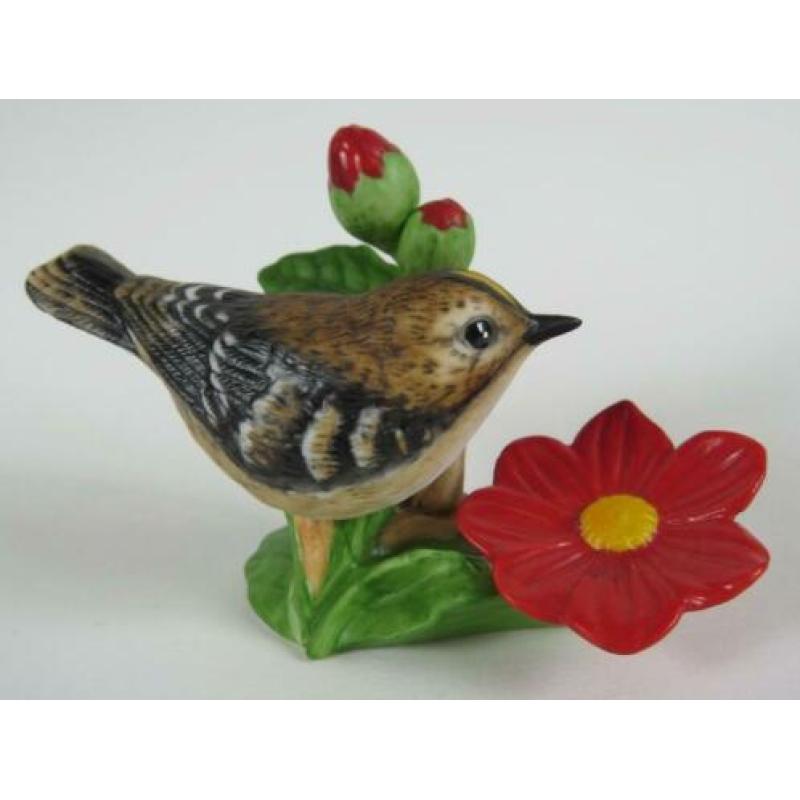 Vogel beeldje van porselein Goldcrest (Goudhaantje)