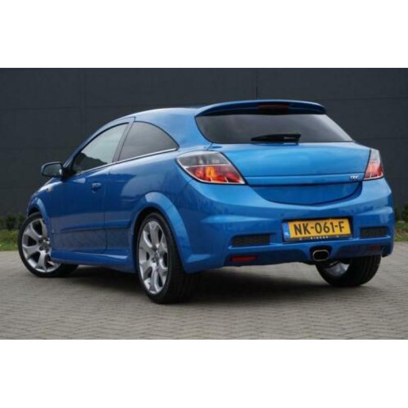 Opel Astra GTC 2.0 T OPC € 11.940,00