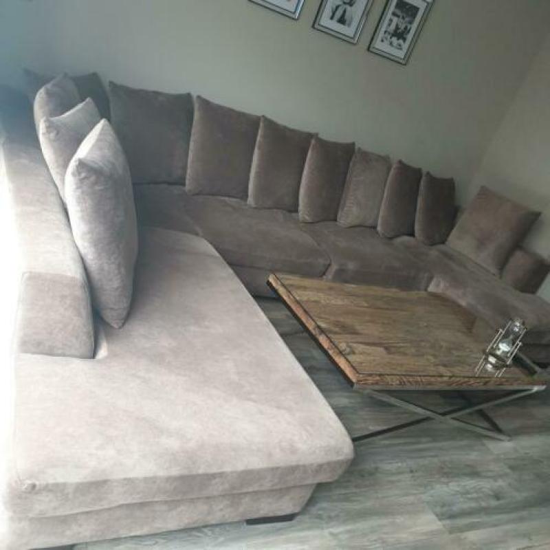Lounge Bank