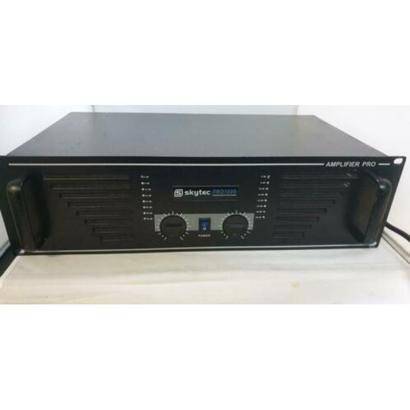 Skytec pro 1000 en skytec pro 2000 versterker beide izgst