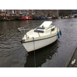 Motorboot . Zeilboot