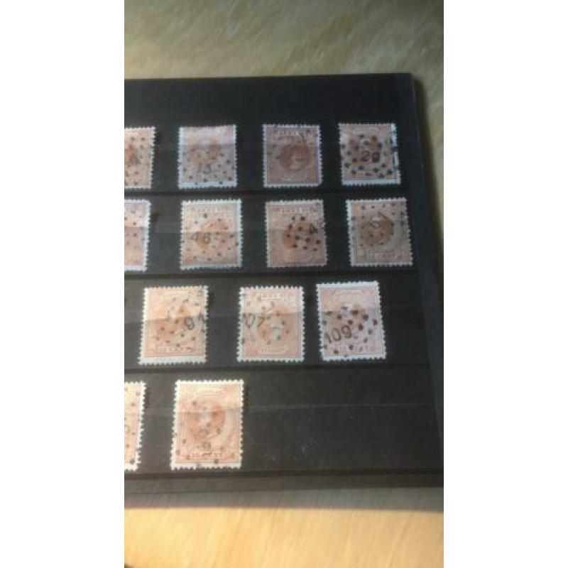 Puntstempels op Willem III 23. Zegels wisselende kwaliteit.