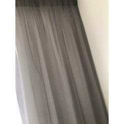 Mooie grijze voile vitrage - grijze gordijnen 460 cm breed