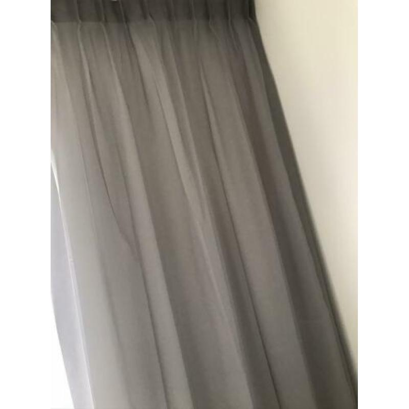 Mooie grijze voile vitrage - grijze gordijnen 460 cm breed