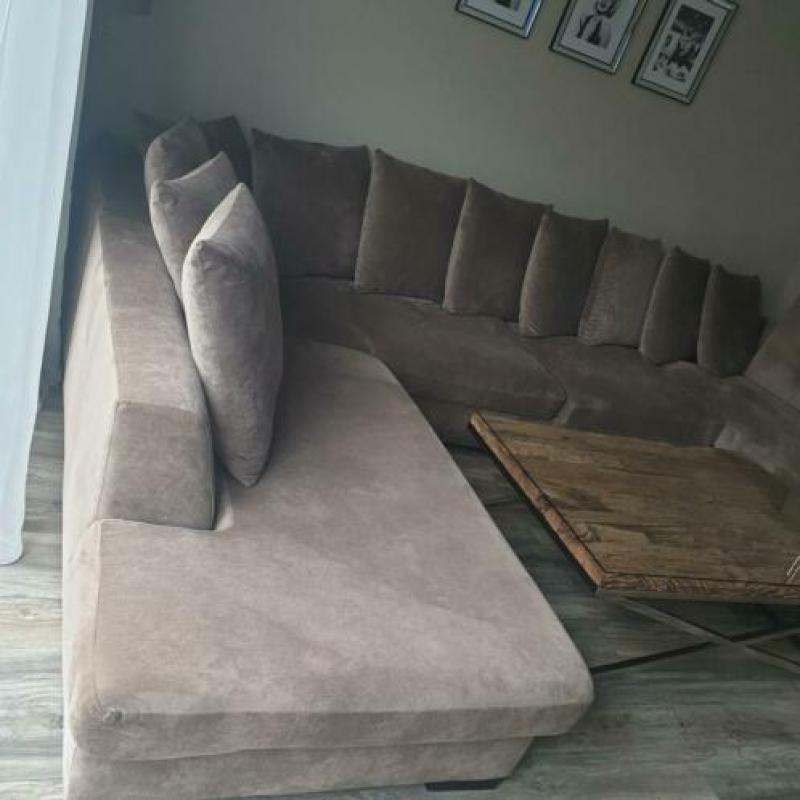 Lounge Bank