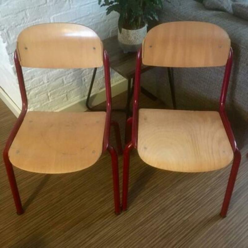 2 echte originele nostalgische kinder schoolstoeltjes!!!
